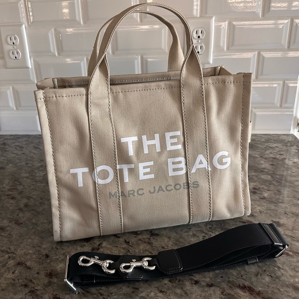 Marc Jacob’s Canvas Medium Tote Bag 👜